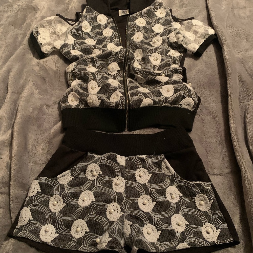 Juniors shorts and hoodie jacket set